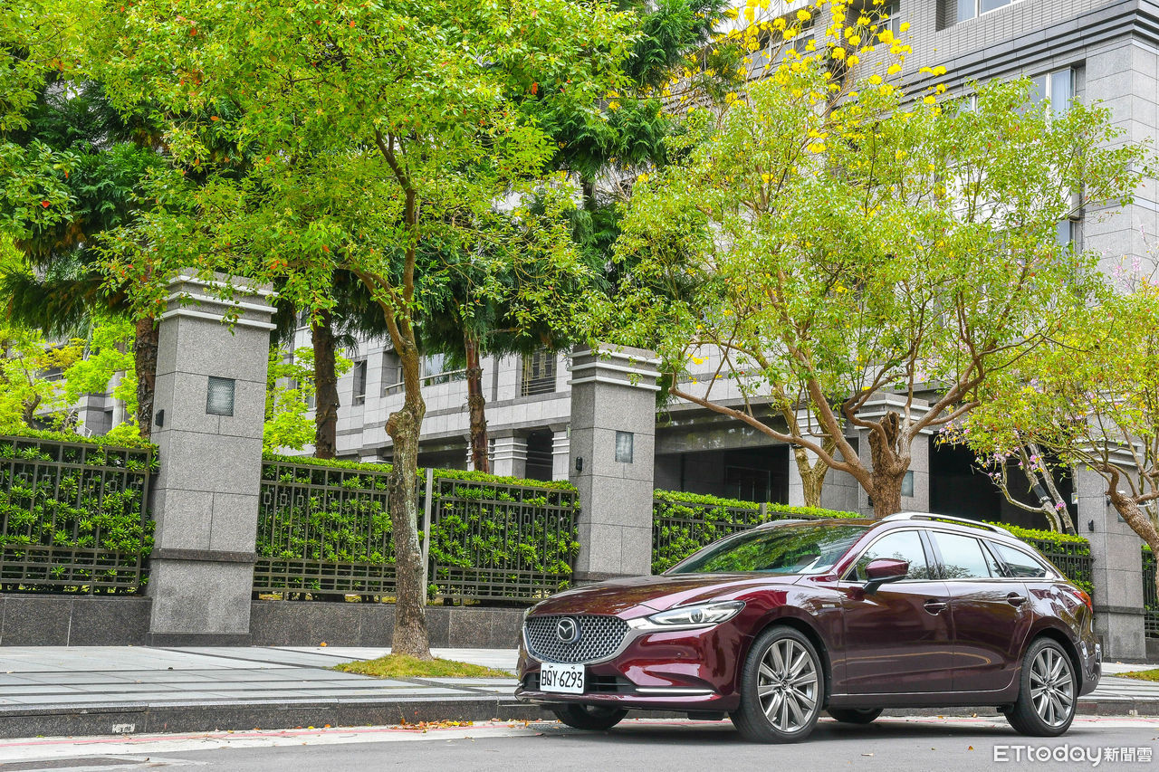 ▲喜迎車系20週年紀念，台灣Mazda特別引進Mazda 6 Wagon紀念版。（圖／記者徐煜展攝，以下同）