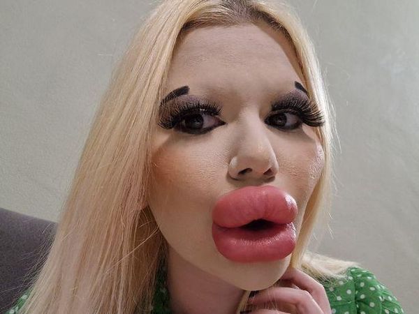 擁有世界第一大唇的網紅「迷唇姐」安德里亞，決定參加實境秀來尋找真愛。（翻攝andrea88476 IG、推特）