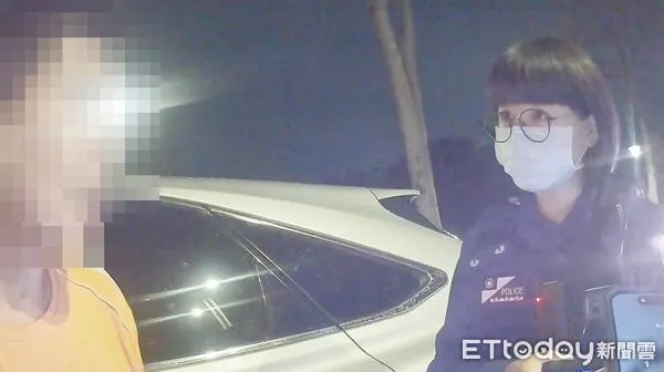 ▲桃園市林姓男子今天凌晨駕車搭載友人行經桃園區中正路鬧區違規左轉，當場被女警攔查。（圖／記者沈繼昌翻攝）