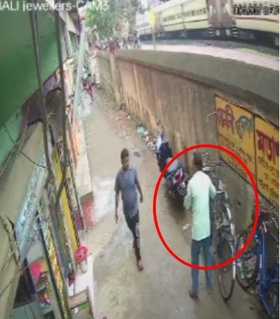 ▲▼             。（圖／翻攝自YouTube／Hosen Sekh）