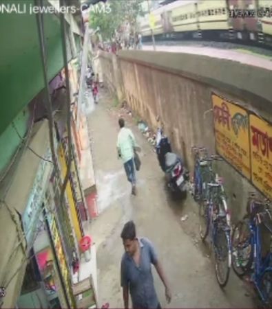 ▲▼             。（圖／翻攝自YouTube／Hosen Sekh）