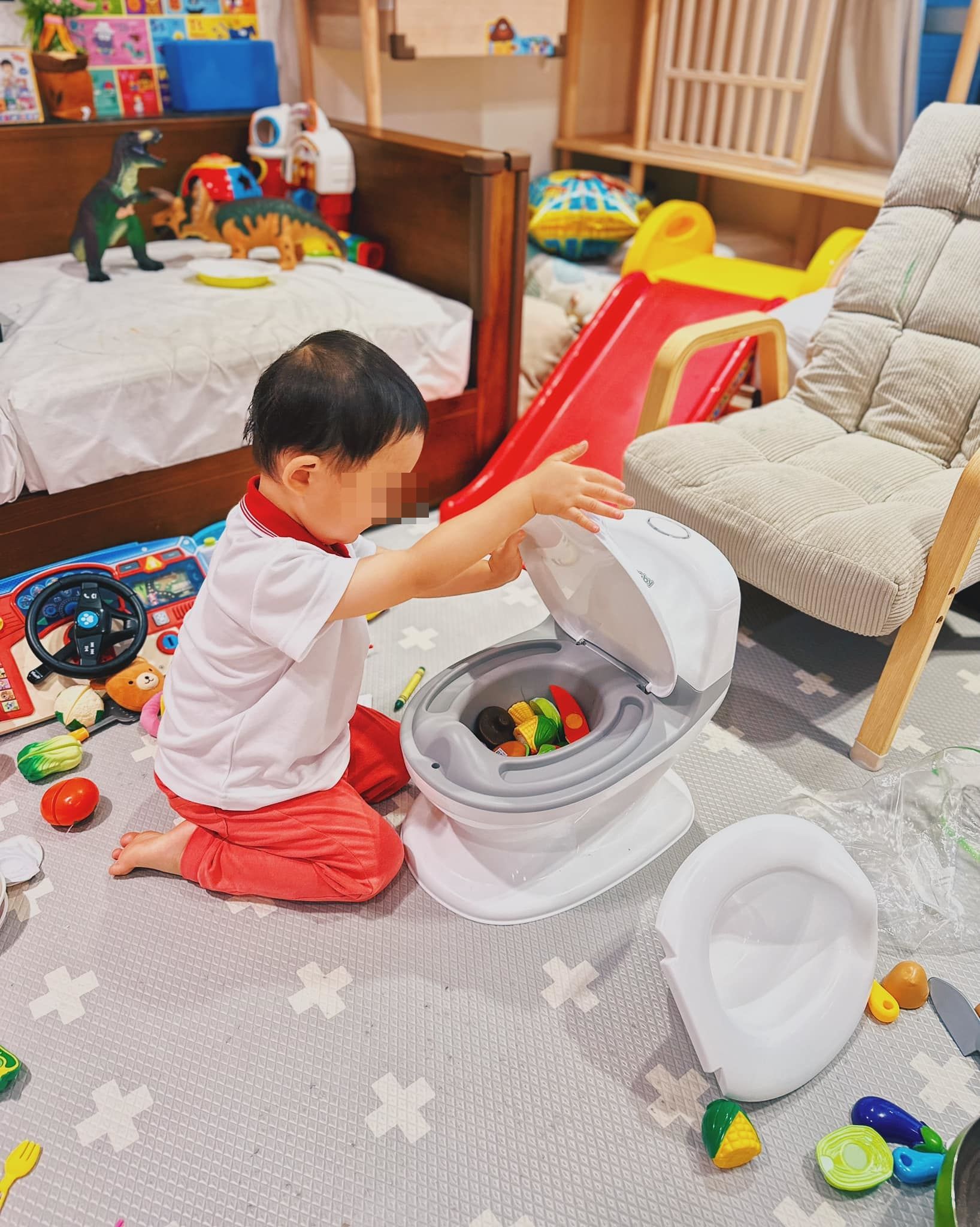 ▲歐陽靖2歲兒子上廁所的習慣讓她大呼超丟臉。（圖／翻攝自臉書／GinOy 歐陽靖）