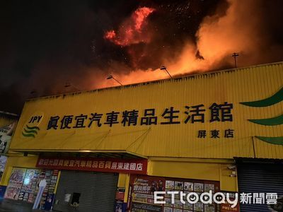 屏東汽車精品生活館2度火警　消防員急滅火...重機具開挖防復燃