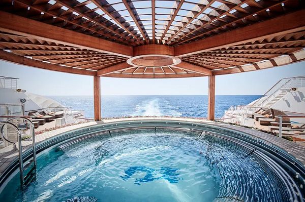 ▲▼鑽石公主號有全球最大的海上日式浴場。（圖／Klook提供）
