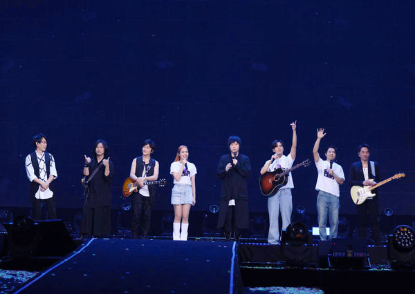 ▲▼ 告五人在台北小巨蛋演唱會驚喜合體五月天。（圖／相信音樂提供）
