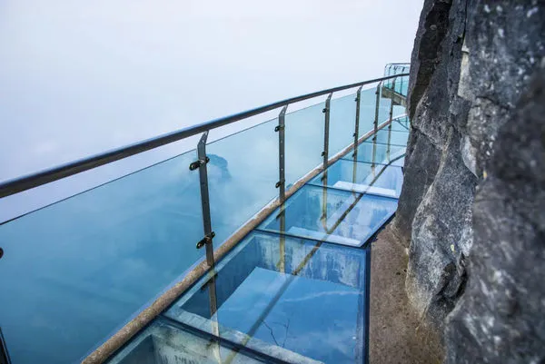 ▲▼張家界天門跳崖。（圖／翻攝微博）