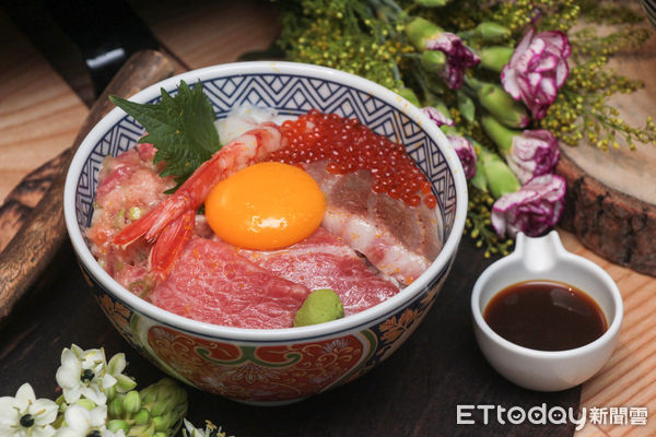 ▲一碗品嚐三種不同部位　日本橋海鮮丼推出日本極上黑鮪季。（圖／記者黃士原攝）