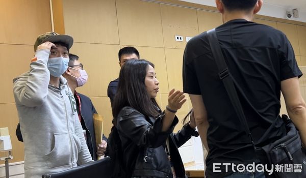 ▲▼動見資本(insight capital)違反《證券投資信託及顧問法》，被告副總胡鴻翊(左)。（圖／記者劉昌松攝）