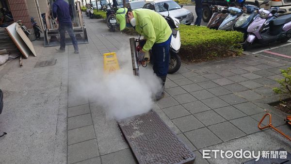 ▲登革熱防治噴藥。（圖／記者許宥孺翻攝）