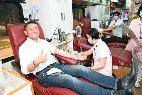 ▲▼台北市議會議長戴錫欽帶頭響應捐血。（圖／戴錫欽辦公室提供）
