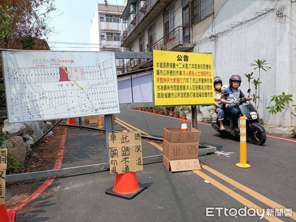 ▲▼員林市後火車站道路封一半。（圖／記者唐詠絮攝，以下同）