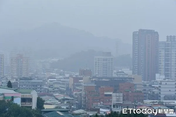 ▲▼▲境外空污持續籠罩台灣，明6縣市橘色警戒。（圖／記者李毓康攝）