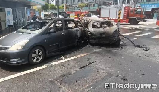 ▲台南善化區發生連環車禍引起火燒車，駕駛1人受傷送醫。（圖／記者林悅翻攝，下同）