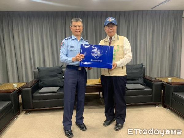 ▲空軍料配件總庫總庫長劉光原上校等人，拜會台南市長黃偉哲，黃市長親迎表示熱烈歡迎之意，雙方為加強地方合作，期許為台南地區進步攜手努力。 （圖／記者林悅翻攝，下同）