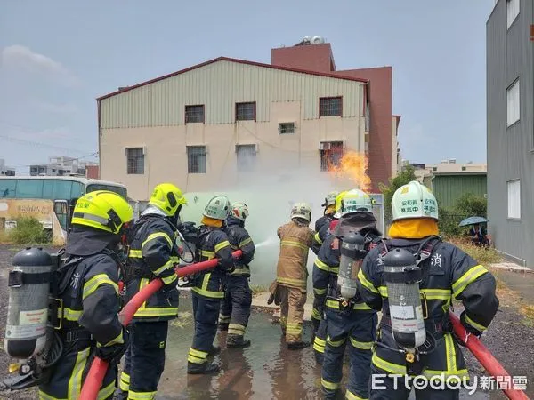 ▲台南市消防局第六救災救護大隊，舉辦義消人員火災搶救專業訓練。（圖／記者林悅翻攝，下同）