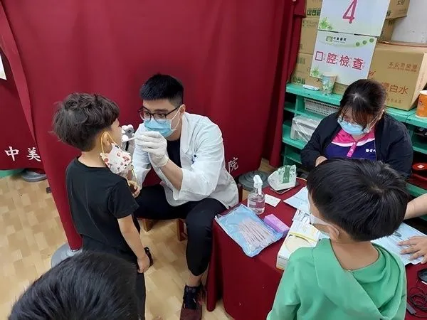 ▲桃園辦理學齡前兒童口腔檢查、塗氟服務