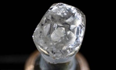 印度出土這1顆「大鑽包小鑽」　天然形成中空包覆！罕見鑽石照片曝
