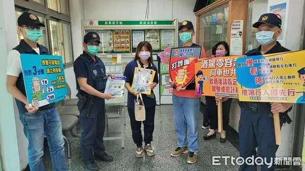 ▲關山警察分局全面加強轄內郵局巡守及防詐宣導。（圖／記者楊漢聲翻攝）