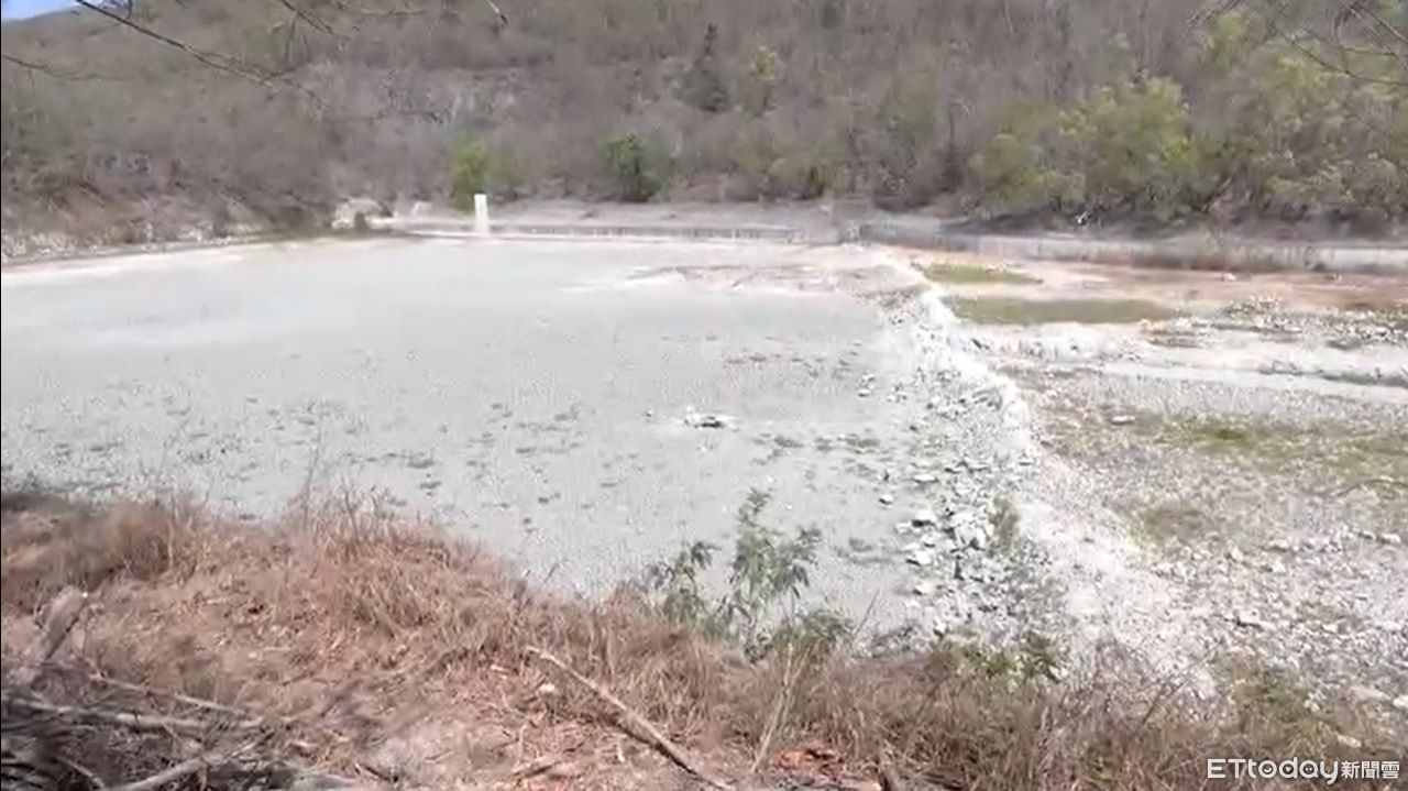 30年來大旱！高雄半屏湖「一滴水不剩」湖底裂開　樹木全乾枯 | ETtoday生活新聞 | ETtoday新聞雲