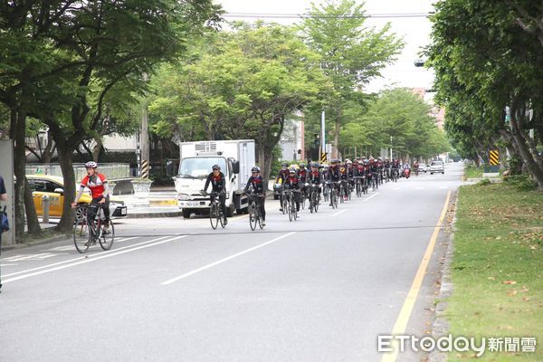 ▲▼車隊一行31人來到了門諾醫院，受到醫院團隊的熱情歡迎。（圖／門諾醫院提供，下同）