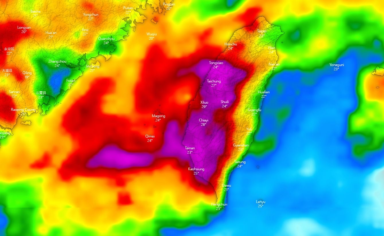 ▲▼未來3天雨區模擬圖，中南部雨量「紅到發紫」。（圖／氣象粉專「台灣颱風論壇｜天氣特急」）