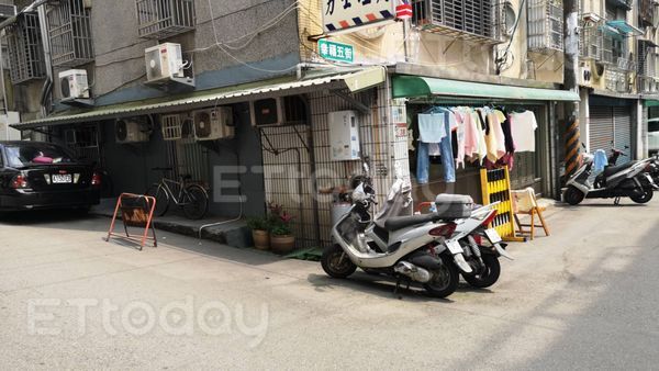 ▲桃園男當街跪遭妻連甩4巴掌，背後原因曝光。（圖／記者黃彥傑攝，下同）