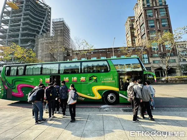 ▲「六都唯一！」國中教育會考5/20登場，台中睽違3年再推會考專車。（圖／記者游瓊華翻攝）