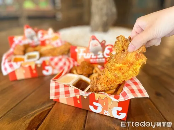 ▲▼繼光香香雞最新「無骨雞柳條」、「泡菜魷魚」。（圖／業者提供）