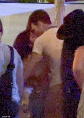 ▲▼尚恩曼德斯（Shawn Mendes）與卡蜜拉（Camila Cabello）在Coachella音樂節重逢。（圖／CFP）