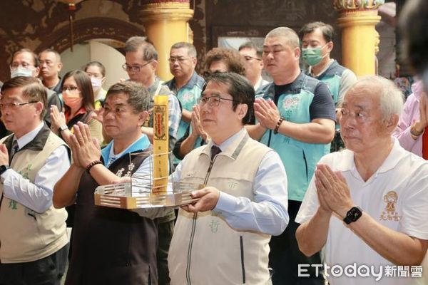 ▲台南市長黃偉哲18日參加安平區開台天后宮的「祈福祈雨祭典儀式」，以古禮祈雨，期盼降雨盡快來臨，緩解旱象。（圖／記者林悅翻攝，下同）