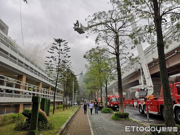 ▲▼台灣大學實驗室起火。（圖／記者黃彥傑攝）