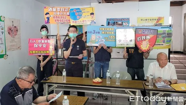 ▲關警參加「關山天后宮遶境祈福活動」協調會。（圖／記者楊漢聲翻攝）