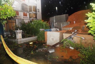 大雨狂下！竹北深夜土石流　急撤離住戶