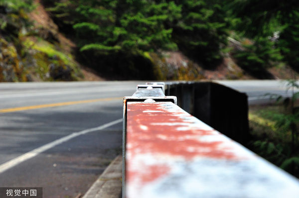 ▲▼ 公路護欄,道路,車禍。（圖／CFP）