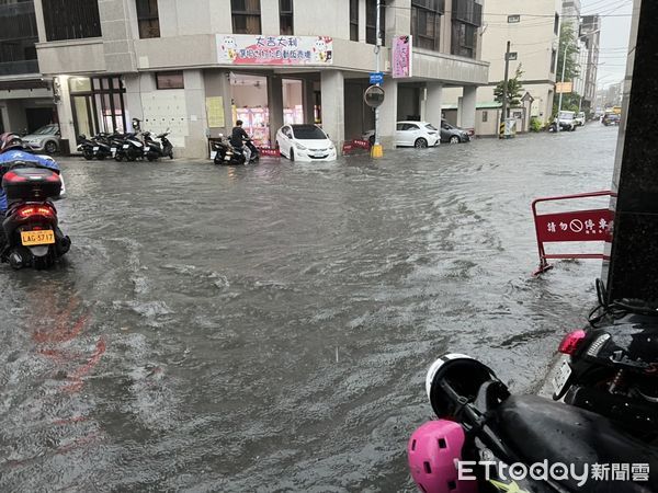 ▲潭子區雅豐街、大豐路二段、雅潭路二段淹水。（圖／市議員蕭隆澤提供）