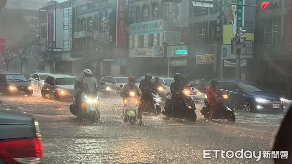 ▲▼ 台中,淹水,漏水。（圖／記者陳筱惠攝）