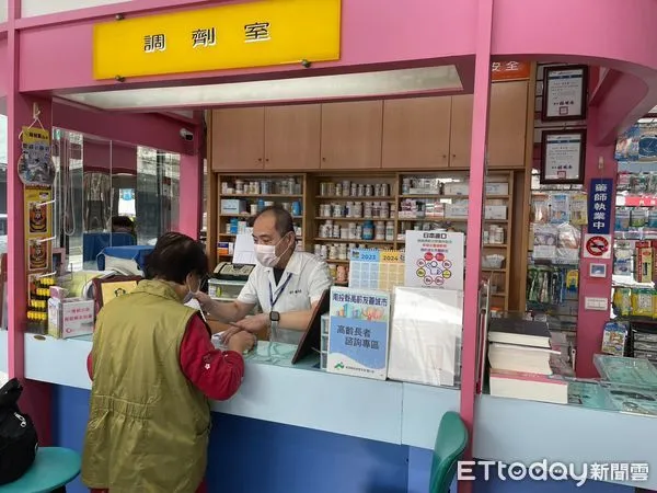 ▲藥師建議民眾若遇缺原廠藥問題，可改用同成分、同劑量、同劑型的「三同」藥物來替代。（圖／南投縣政府提供）