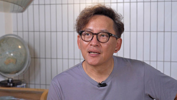 ▲▼詹姆士對於拜訪家庭的油飯讚不絕口。（圖／公視提供）