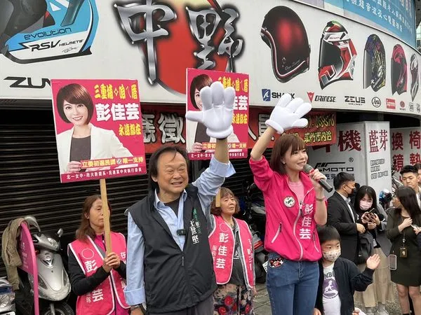 ▲▼王世堅初選勝利後首個行程，跨河到三重合體彭佳芸幫站台。（圖／彭佳芸辦公室提供）