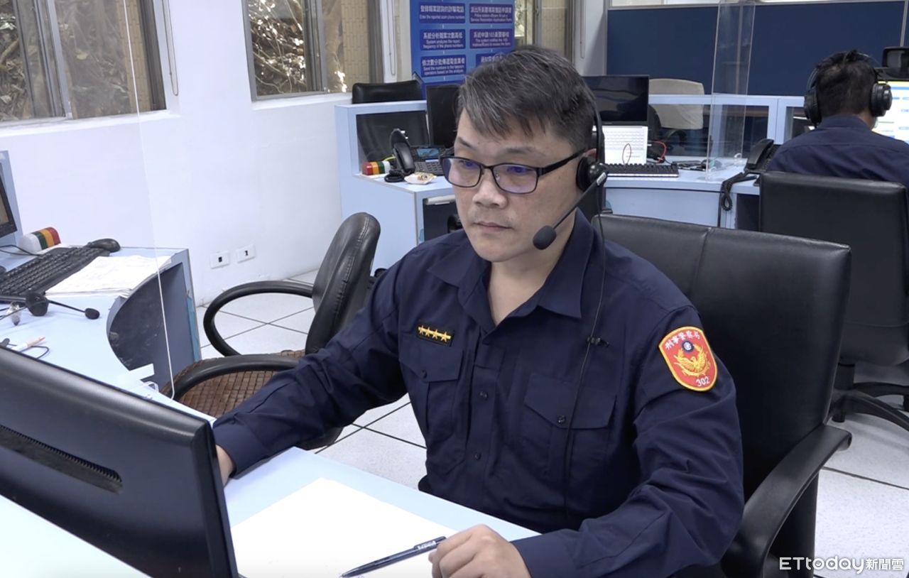 ▲165反詐騙諮詢專線小隊長劉俊昇提到，曾一天接到200多通電話。（圖／記者謝婷婷攝）