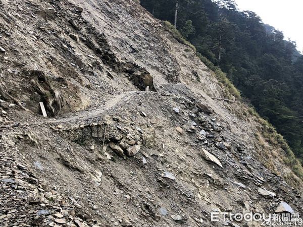 ▲▼能高越嶺國家步道西段落石崩塌。（圖／記者高堂堯翻攝）