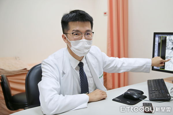 ▲許晉譯醫師表示，「口灼症」其實是在嘴部一種慢性疼痛，定義上為持續3個月，每天2小時以上。（圖／記者王兆麟翻攝，下同）