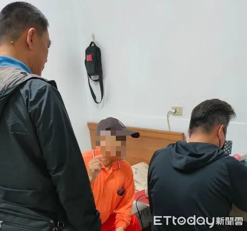 ▲台南市永康分局破獲餐廳大盜黃姓男子，經移送檢方聲押獲准，台南市警局長廖宗山頒破案茶表揚。（圖／記者林悅翻攝，下同）