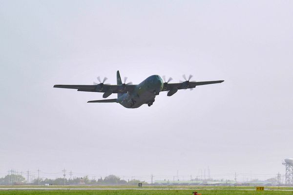 ▲▼南韓21日下午從津海機場派出軍用運輸機C-130J飛往吉布地美軍基地，協助撤離滯留蘇丹的僑民。（圖／CFP）