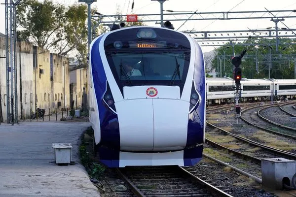▲▼印度半快速列車「Vande Bharat train」。（圖／路透）