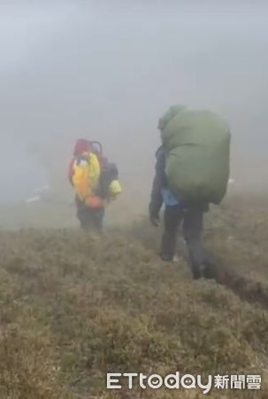 ▲▼6人登山隊伍縱走能高安東軍，遇氣候不佳撤退，領隊失溫死亡，華裔女子目前還在搜索中。（圖／記者王兆麟翻攝）