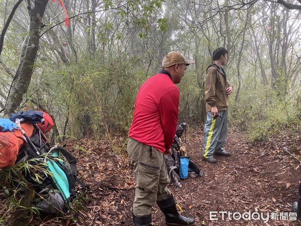 ▲▼6人登山隊伍縱走能高安東軍，遇氣候不佳撤退，領隊失溫死亡，華裔女子目前還在搜索中。（圖／記者王兆麟翻攝）