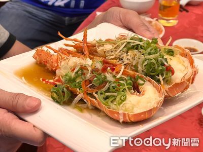 母親節桌菜加碼蛋糕康乃馨　還有加價送整尾龍蝦