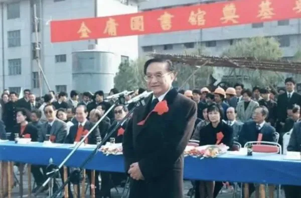 ▲▼金庸圖書館差點被拆　網友連署成功留下。（圖／翻攝微博）