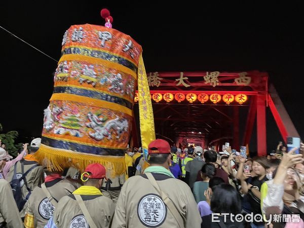 ▲大甲媽祖遶境今天晚間進入西螺。（圖／記者唐詠絮攝 翻攝）